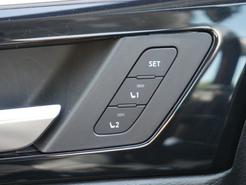 Used 2024 Mitsubishi Outlander SEL AWD/4WD image 33