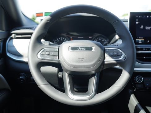 Used 2026 Jeep Compass Limited AWD/4WD image 17