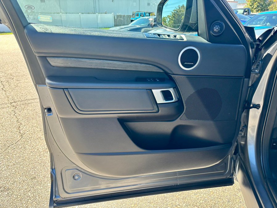 Used 2018 Land Rover Discovery HSE AWD/4WD image 9