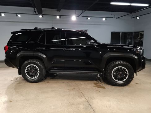 Used 2025 Toyota 4Runner TRD Off-Road image 8