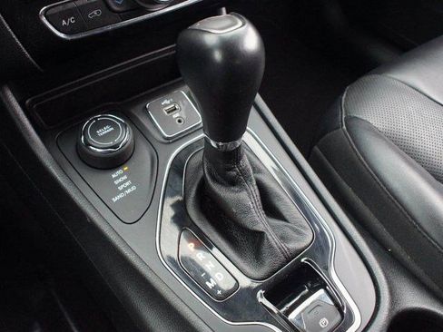 Used 2023 Jeep Cherokee Altitude Lux image 12