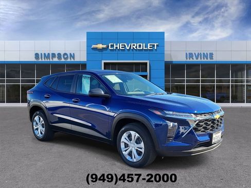 Used 2024 Chevrolet Trax LS w/ Driver Confidence Package image 2