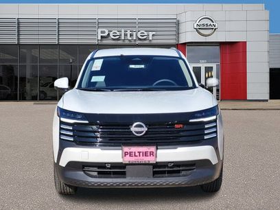 New 2025 Nissan Kicks SR w/ Illumination Package