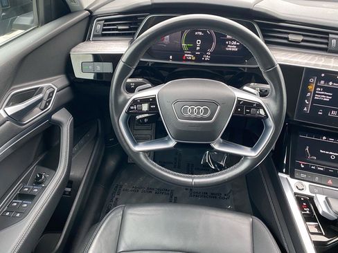 Used 2022 Audi e-tron Premium image 7