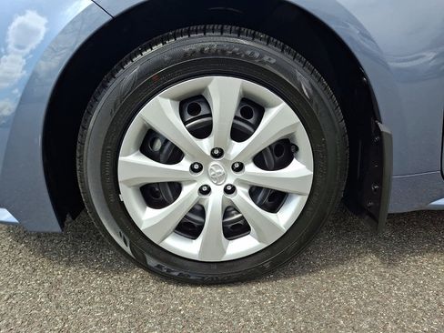 Used 2025 Toyota Corolla LE FWD image 9