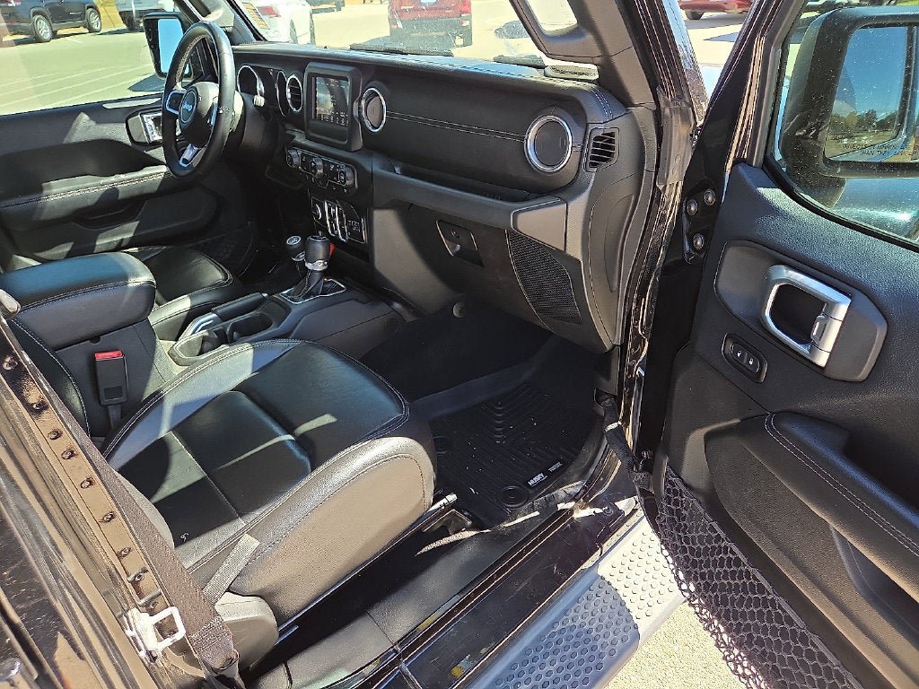 Used 2018 Jeep Wrangler Unlimited Sahara AWD/4WD image 10