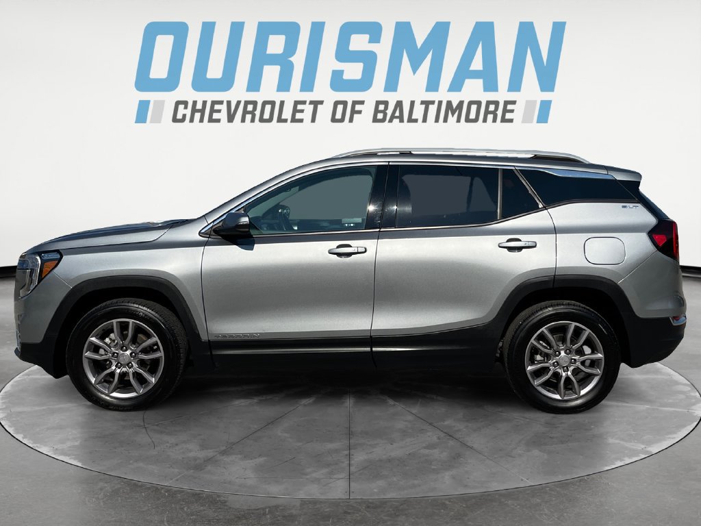 Used 2024 GMC Terrain SLT AWD/4WD image 3