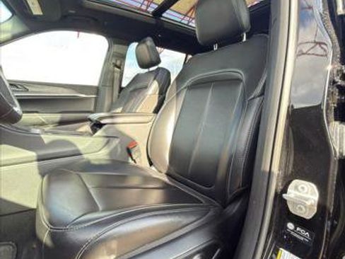 Certified 2025 Jeep Grand Cherokee L Limited w/ Black Appearance Package AWD/4WD image 15