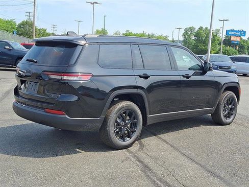 New 2025 Jeep Grand Cherokee L Altitude image 4