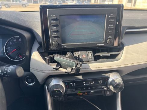 Used 2021 Toyota RAV4 XLE Premium image 12