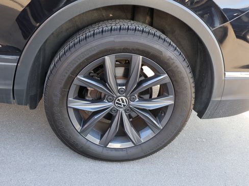 Used 2022 Volkswagen Tiguan SE w/ Panoramic Sunroof Package image 43