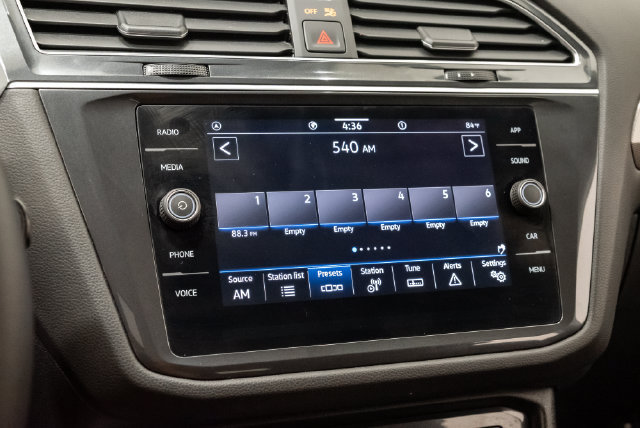 Used 2023 Volkswagen Tiguan SE FWD image 16