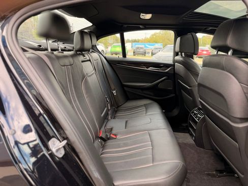 Used 2019 BMW 540i w/ M Sport Package image 27