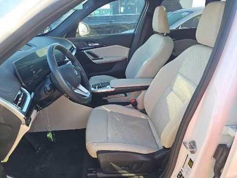 Used 2025 BMW X1 xDrive28i AWD/4WD image 3