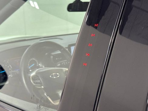 Used 2024 Ford Explorer XLT AWD/4WD image 13