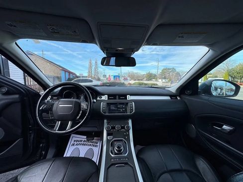 Used 2017 Land Rover Range Rover Evoque SE image 28