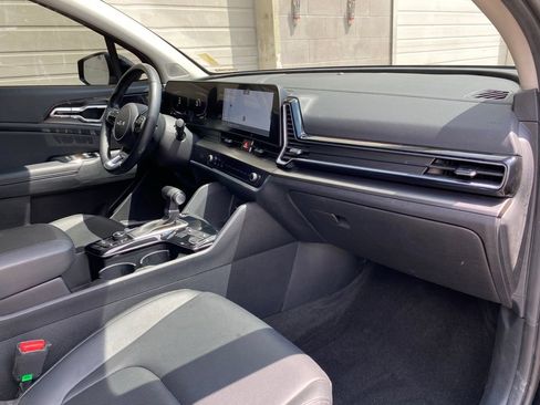 Used 2025 Kia Sportage EX FWD image 40