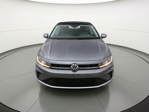 Used 2025 Volkswagen Jetta SE FWD image 2