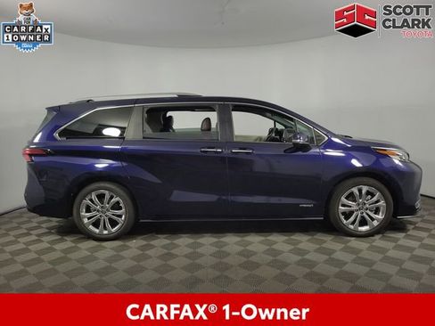 Used 2021 Toyota Sienna Platinum FWD image 11
