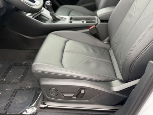 New 2025 Audi Q3 2.0T Premium image 13