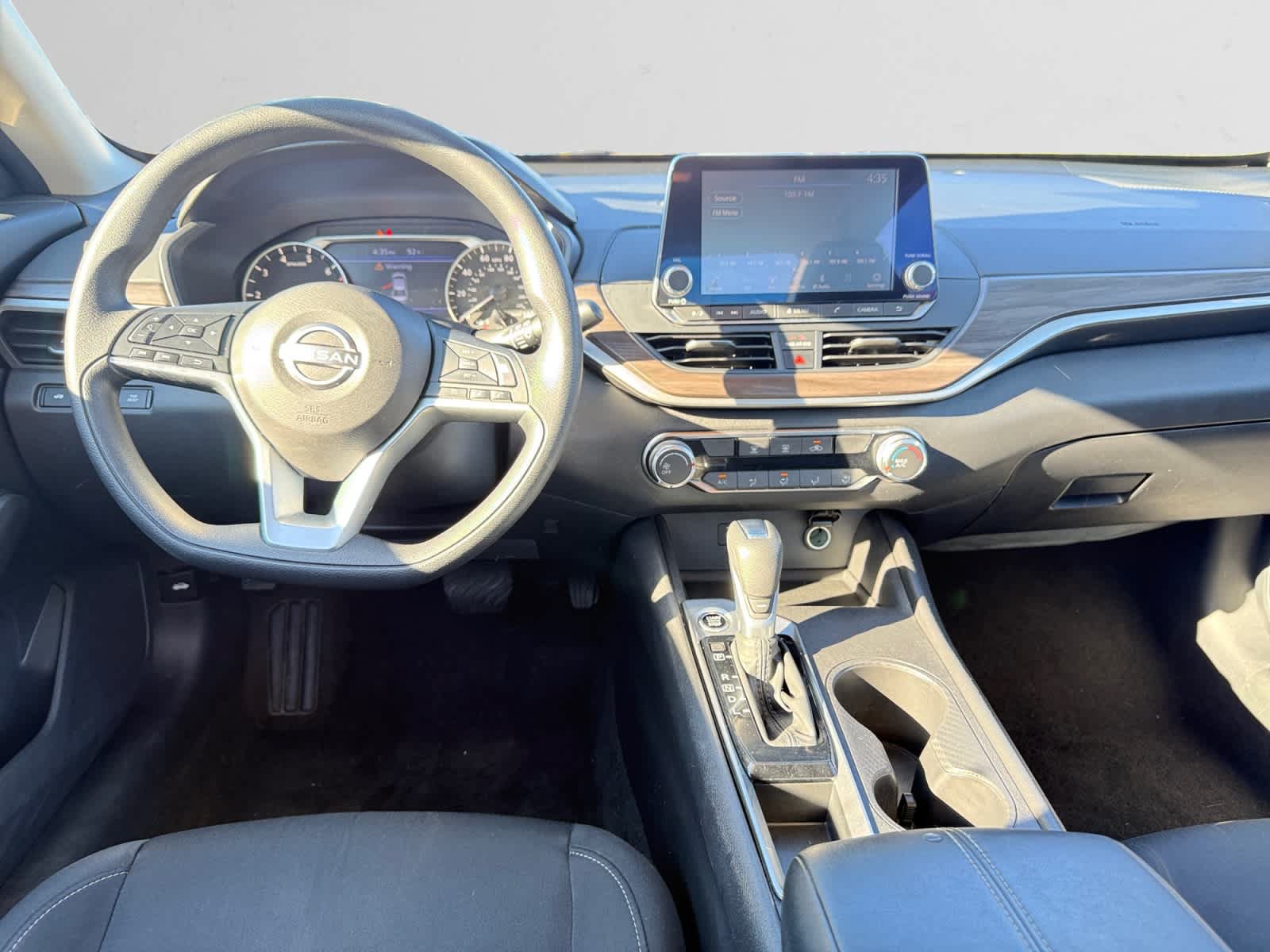 Used 2025 Nissan Altima 2.5 SV FWD image 10