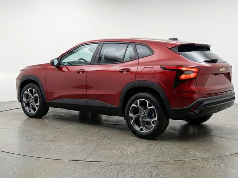 Used 2025 Chevrolet Trax LT w/ LT Convenience Package FWD image 6