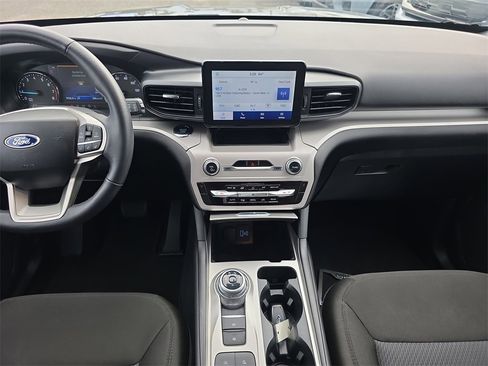Used 2024 Ford Explorer XLT image 16