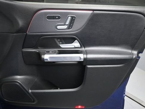 Used 2021 Mercedes-Benz GLB 250 w/ Premium Package image 30