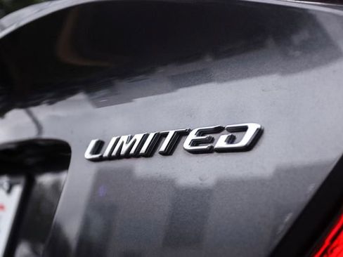 Used 2019 Toyota C-HR Limited FWD image 18
