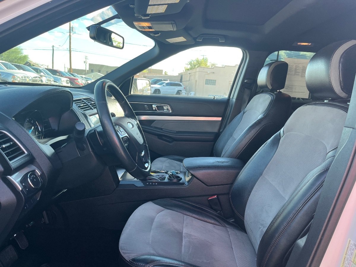 Used 2017 Ford Explorer XLT w/ Equipment Group 202A FWD image 11