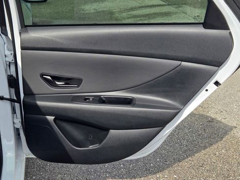 Certified 2025 Hyundai Elantra Sport FWD image 13