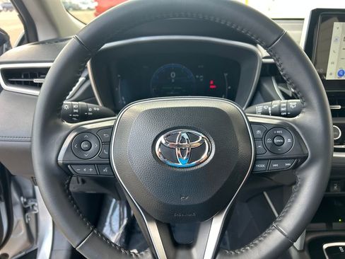 Used 2025 Toyota Corolla Cross XLE image 23