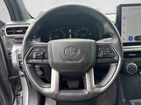 Certified 2025 Toyota Tacoma TRD Off-Road AWD/4WD image 17
