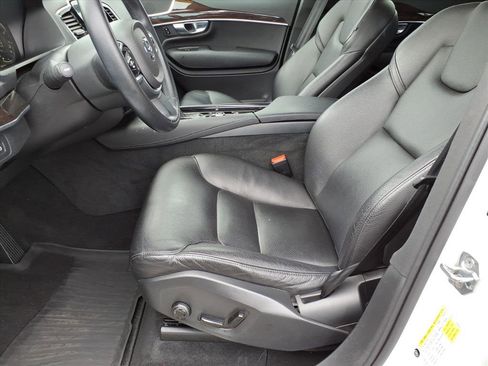 Used 2018 Volvo XC90 T6 Momentum w/ Momentum Plus Package image 16