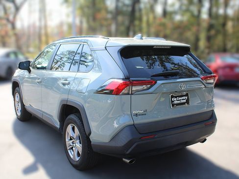 Used 2022 Toyota RAV4 XLE image 7