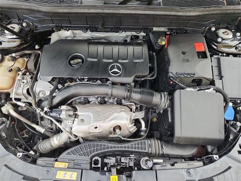 Used 2021 Mercedes-Benz GLB 250 image 28