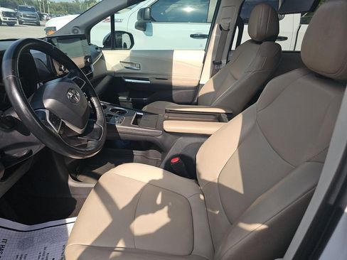 Used 2022 Toyota Sienna XLE w/ XLE Plus Package FWD image 7