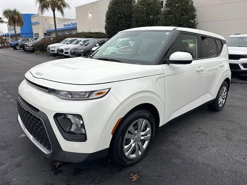 Used 2022 Kia Soul LX image 7