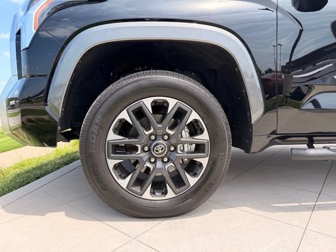 Used 2025 Toyota Tundra Limited AWD/4WD image 17