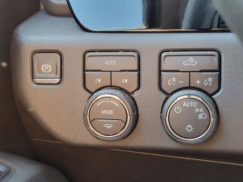 Used 2024 Chevrolet Silverado 1500 LT AWD/4WD image 11