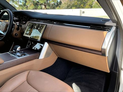 Used 2023 Land Rover Range Rover SE image 17