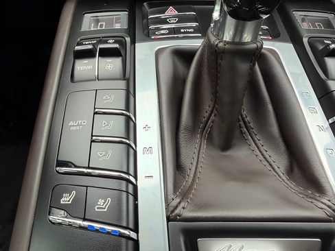 Used 2017 Porsche Macan Turbo AWD/4WD image 57