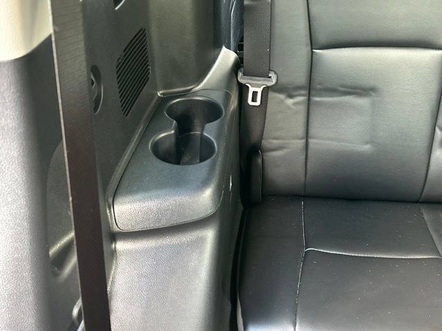Used 2022 Toyota Highlander XLE AWD/4WD image 57
