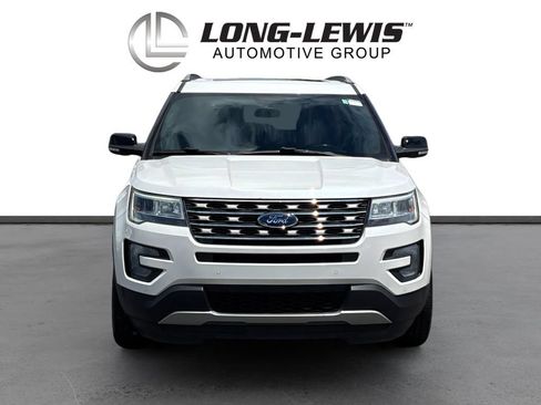 Used 2017 Ford Explorer XLT w/ Equipment Group 202A FWD image 11