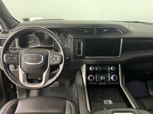 Used 2021 GMC Yukon Denali w/ Denali Premium Package image 13