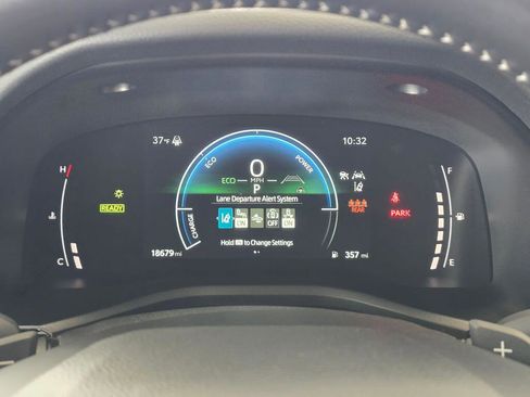 Used 2025 Toyota Camry SE image 26