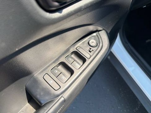 Used 2024 Hyundai Venue Limited FWD image 13
