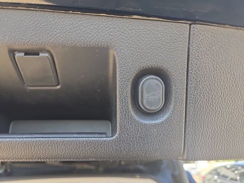 Used 2018 GMC Yukon Denali w/ Open Road Package RWD image 14