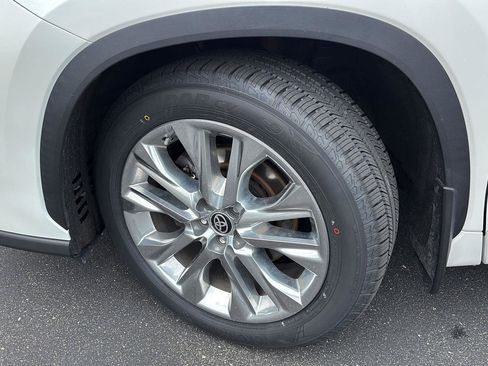 Used 2021 Toyota Highlander Limited AWD/4WD image 7
