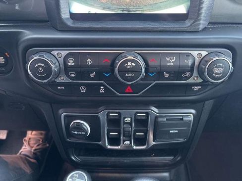 Used 2022 Jeep Wrangler Unlimited Sahara w/ Cold Weather Group AWD/4WD image 24
